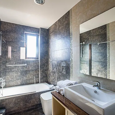 Golden Bay شقة فندقية كاتو ذاراتسو